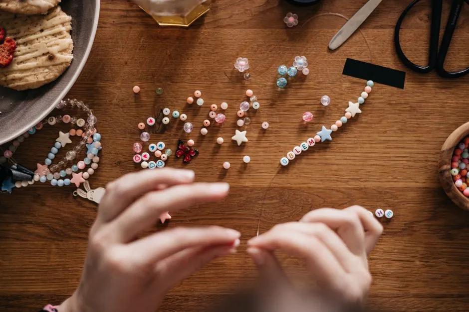 How to Make a Beaded Bracelet: 2 Methods That Last